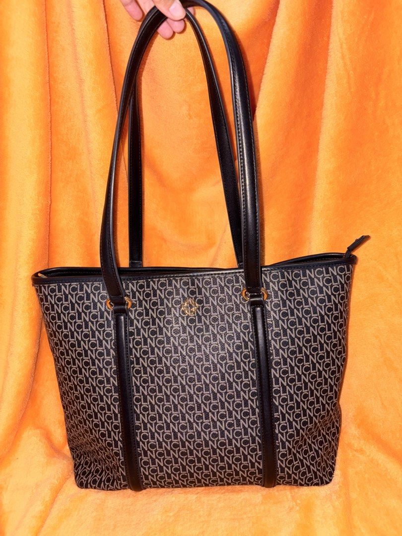 Cln tote (Category: Shoulder Bags) located in Cebu City. Submitted by zarafindss_24 (Listing ID 1464906708, Image 1). Description: Only small flaws inside the bag. With dustbag. Has no paper bag. .