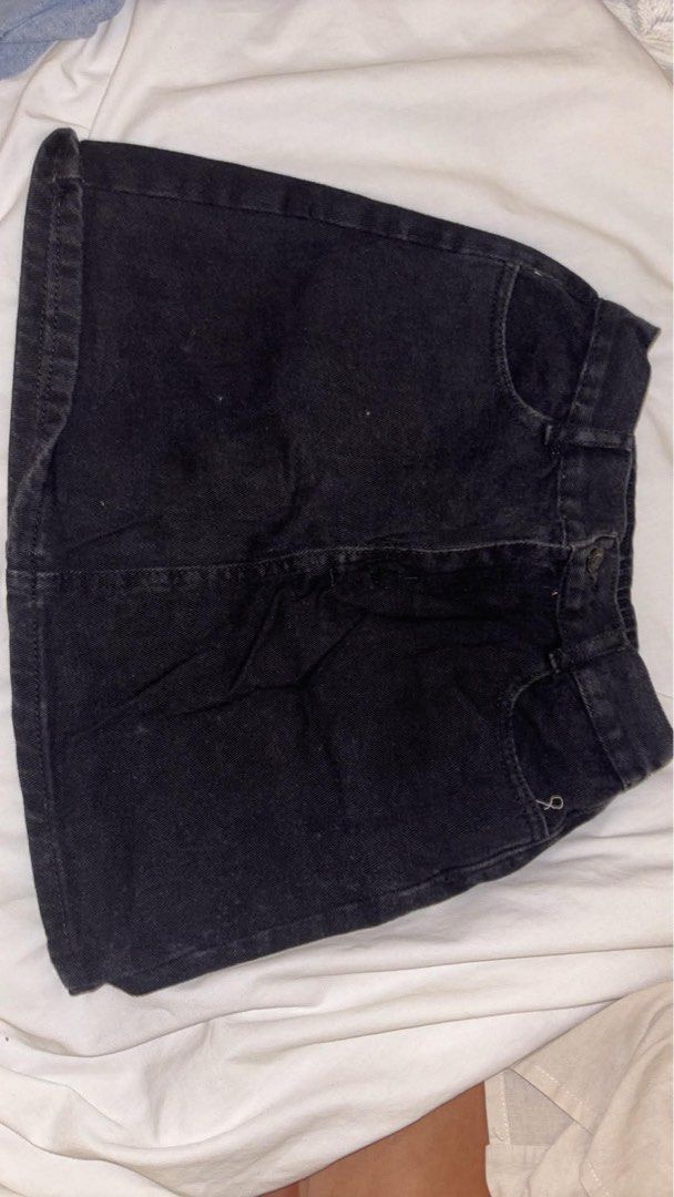Clothes (Category: Shorts) located in San Juan City. Submitted by tropicbling (Listing ID 1464812545, Image 3). Description: ₱30-₱50 each .