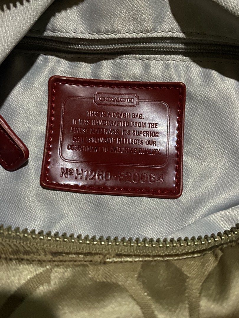 Coach Bag (Category: Tote Bags) located in Manila. Submitted by forestgump4105 (Listing ID 1464791842, Image 2). Description: Model: Coach Poppy/Daisy Signature Hobo Style number: F20064 Color: Khaki/Red (SKHRD / Sv-Khaki Red) Collection: Coach Poppy / Daisy Material: Signature jacquard canvas with patent-leather trim.