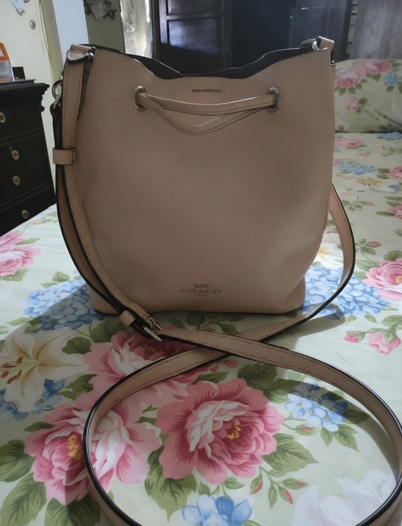 Coach Bucket (Category: Cross-body Bags) located in Talisay. Submitted by tinkerbellaaaa (Listing ID 1464805780, Image 1). Description: preloved guaranteed OG Coach Bucket with heat stamped code.