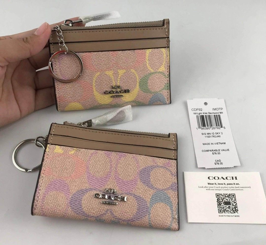 Coach Cardcase in Signature (Category: Wallets & Card holders) located in Quezon City. Submitted by bagsboutiqueph (Listing ID 1464965680, Image 3). Description: LAST PRICE POSTED. LIMITED STOCKS! BRANDNEW WITH INCLUSIONS. COLOR MAY SLIGHTLY VARY IN ACTUAL DUE TO LIGHTING AND CAMERA SETTING. OTHER PHOTOS WILL BE SEND DURING PURCHASE AND FOR SURE BUYERS ONLY. WHEN IN DOUBT, DO NOT ORDER. THANK YOU..