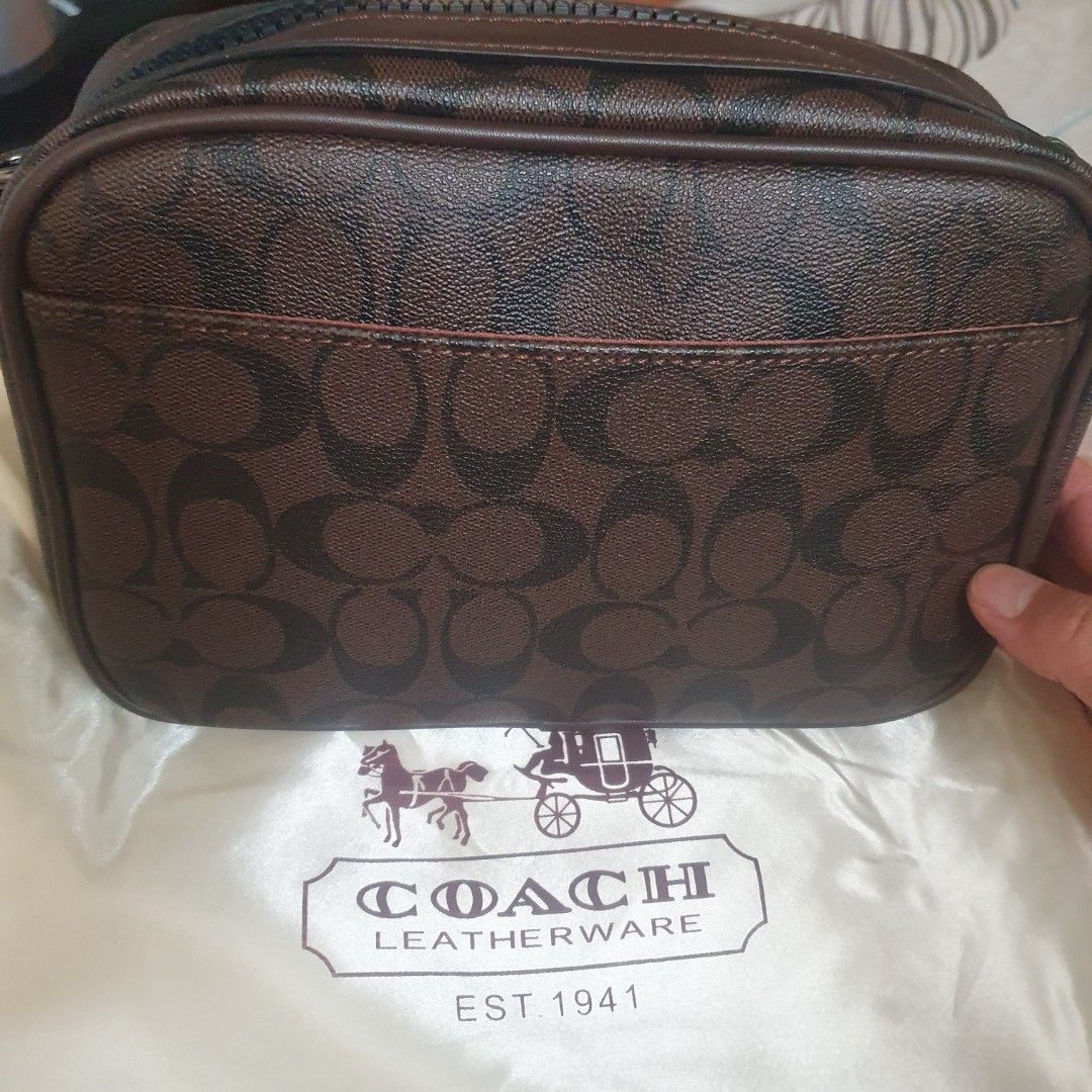 Coach graham crossbody bag (Category: Sling Bags) located in Pateros City. Submitted by doiski (Listing ID 1464829488, Image 2). Description: Coach graham body bag Php3000. Gift by my sister from Hongkong. Rfs: i don't use sling bag or body bag. Not for me. New. With box. Taguig loc. Thank you..