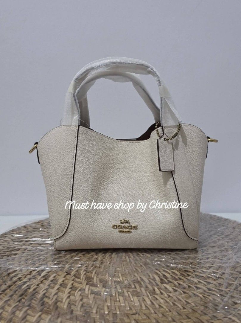 Coach Hadley 21 in chalk (Category: Shoulder Bags) located in Bauang. Submitted by chictine (Listing ID 1464930096, Image 1). Description: Coach Hadley 21 in chalk brandnew and sealed guaranteed original or moneyback source from US ✅Open for lay-away ✅Cop/Cod accepted with minimal dp courier: jnt/lbc location: La Union.