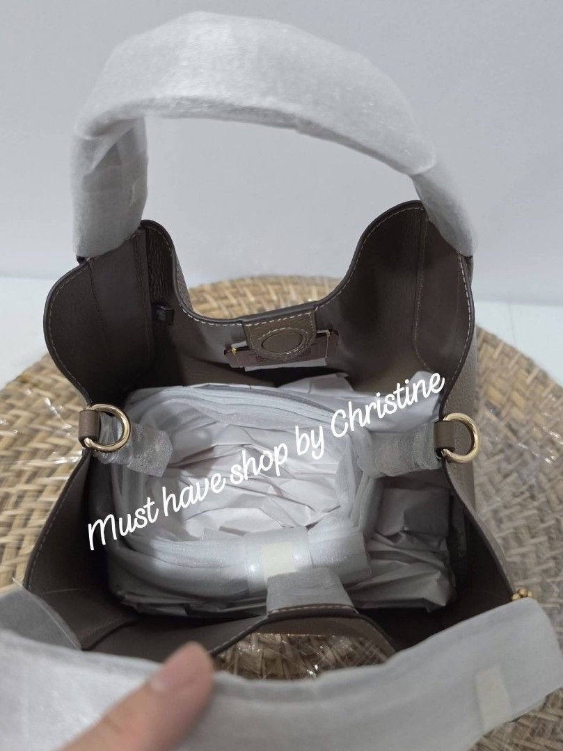 Coach Hadley 21 in dark stone (Category: Shoulder Bags) located in Bauang. Submitted by chictine (Listing ID 1464930487, Image 2). Description: Coach Hadley 21 in dark stone brandnew and sealed guaranteed original or moneyback source from US ✅Open for lay-away ✅Cop/Cod accepted with minimal dp courier: jnt/lbc location: La Union.