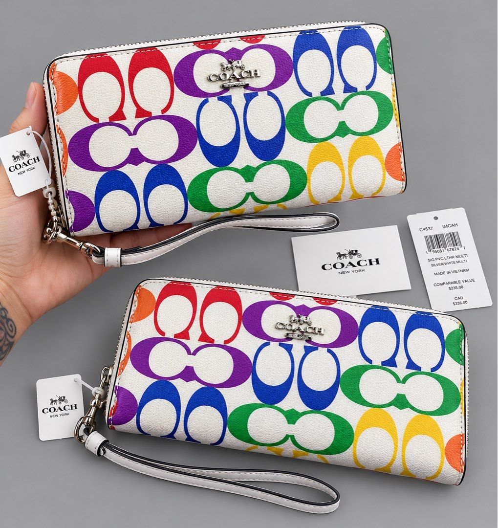Coach Long Zip Around Wallet (Category: Wallets & Card holders) located in Binan City. Submitted by pinkykeenshop (Listing ID 1464898163, Image 1). Description: .