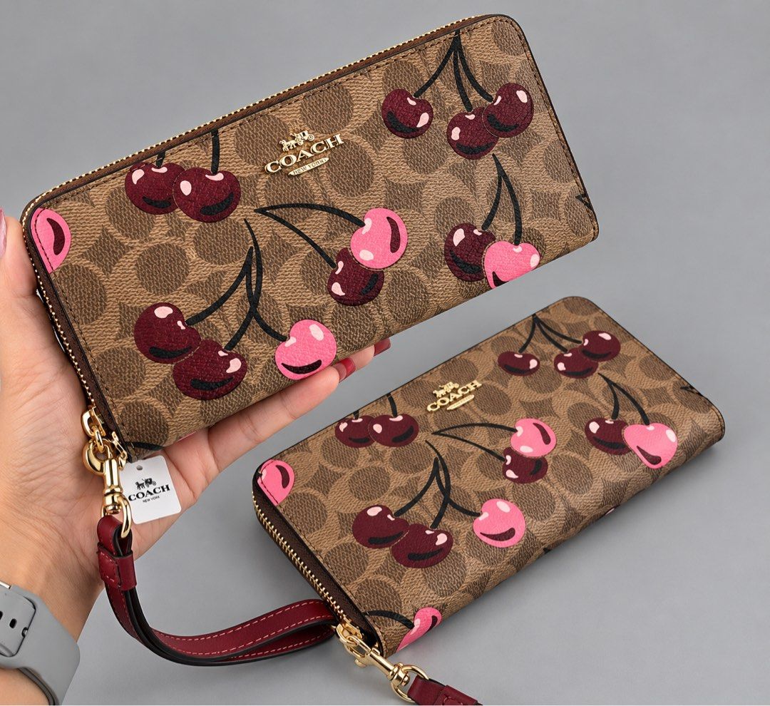 Coach Long Zip Around Wallet (Category: Wallets & Card holders) located in Binan City. Submitted by pinkykeenshop (Listing ID 1464898583, Image 1). Description: .