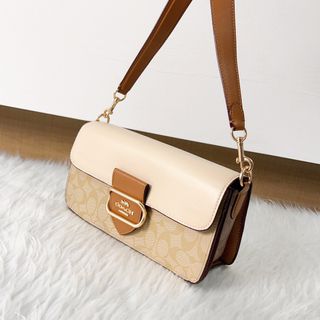 (Category: ) located in . Submitted by fancycollzstore (Listing ID 1464936606, Image 1). Description: .