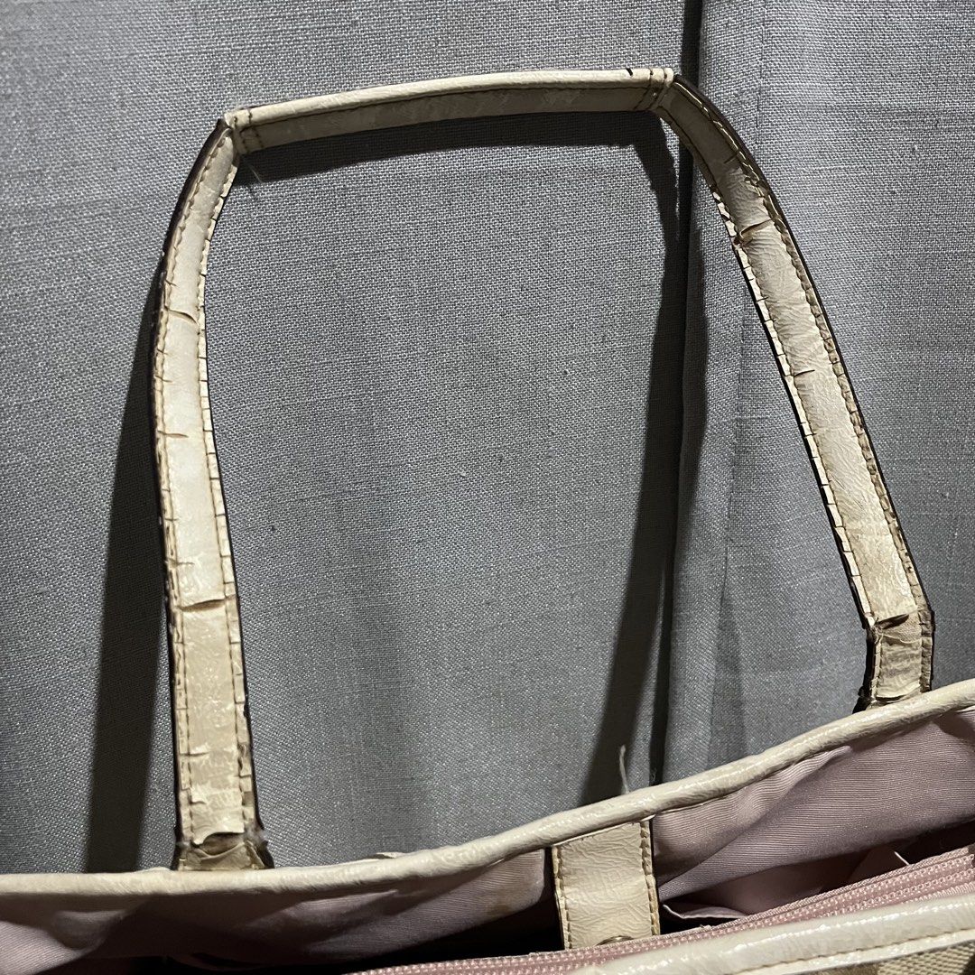 Coach Shoulder Bag (Category: Shoulder Bags) located in Tanjay. Submitted by febmarie (Listing ID 1464851713, Image 2). Description: .