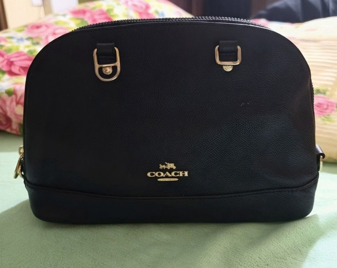 Coach Sierra (Category: Belt bags, Clutches and Pouches) located in Talisay. Submitted by tinkerbellaaaa (Listing ID 1464882295, Image 1). Description: Authentic Coach Mini Sierra with no handle and sling strap, but can still be use as pouch. issue : No handle and sling. made in ph tag..