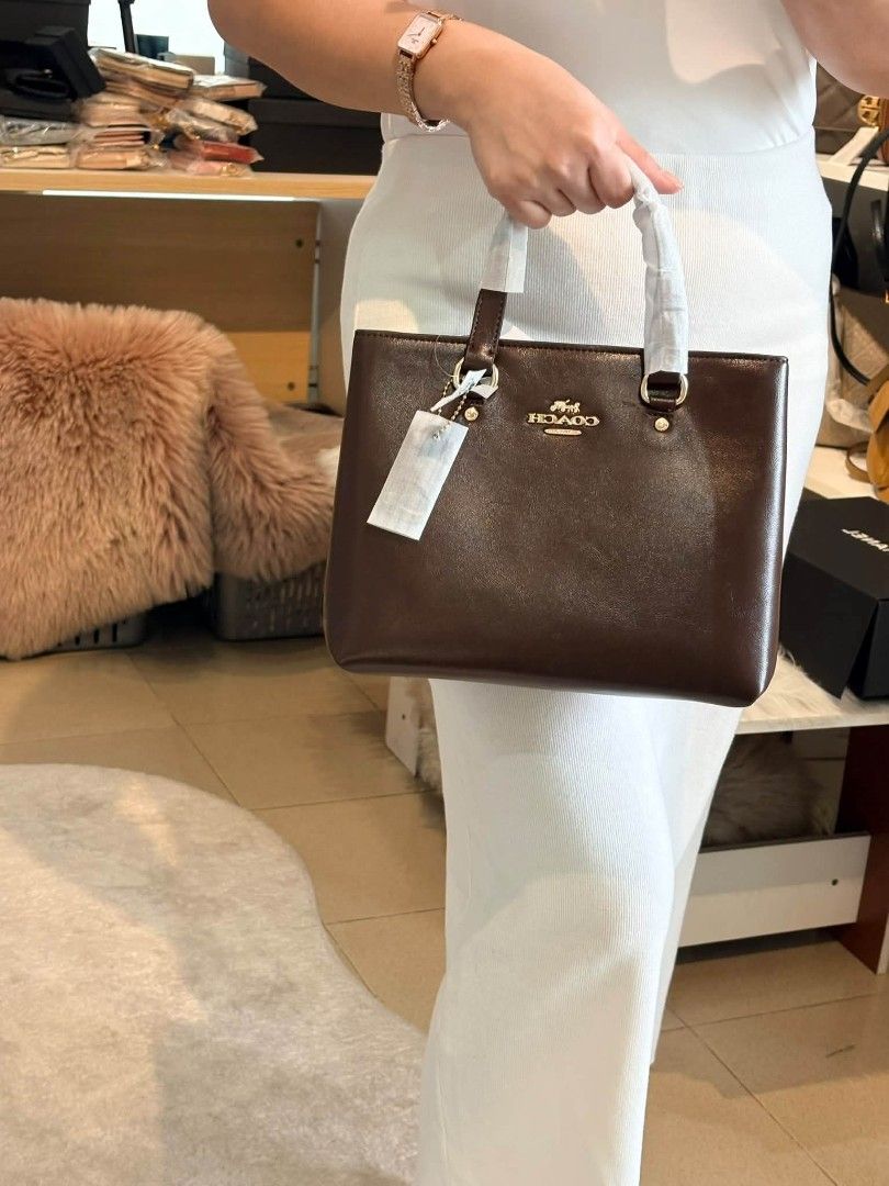 Coach Station Carryall in Maple (Category: Cross-body Bags) located in Quezon City. Submitted by bagsboutiqueph (Listing ID 1464968116, Image 3). Description: LAST PRICE POSTED. LIMITED STOCKS! BRANDNEW WITH INCLUSIONS. COLOR MAY SLIGHTLY VARY IN ACTUAL DUE TO LIGHTING AND CAMERA SETTING. OTHER PHOTOS WILL BE SEND DURING PURCHASE AND FOR SURE BUYERS ONLY. WHEN IN DOUBT, DO NOT ORDER. THANK YOU..