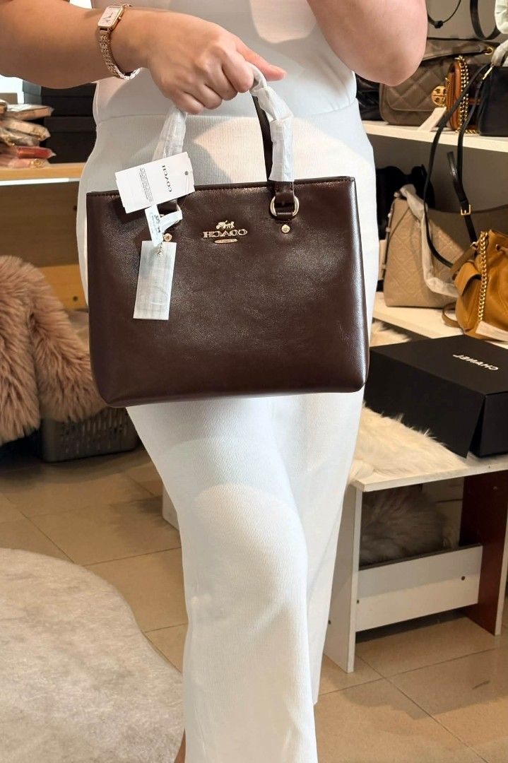 Coach Station Carryall in Maple (Category: Cross-body Bags) located in Quezon City. Submitted by bagsboutiqueph (Listing ID 1464968116, Image 2). Description: LAST PRICE POSTED. LIMITED STOCKS! BRANDNEW WITH INCLUSIONS. COLOR MAY SLIGHTLY VARY IN ACTUAL DUE TO LIGHTING AND CAMERA SETTING. OTHER PHOTOS WILL BE SEND DURING PURCHASE AND FOR SURE BUYERS ONLY. WHEN IN DOUBT, DO NOT ORDER. THANK YOU..