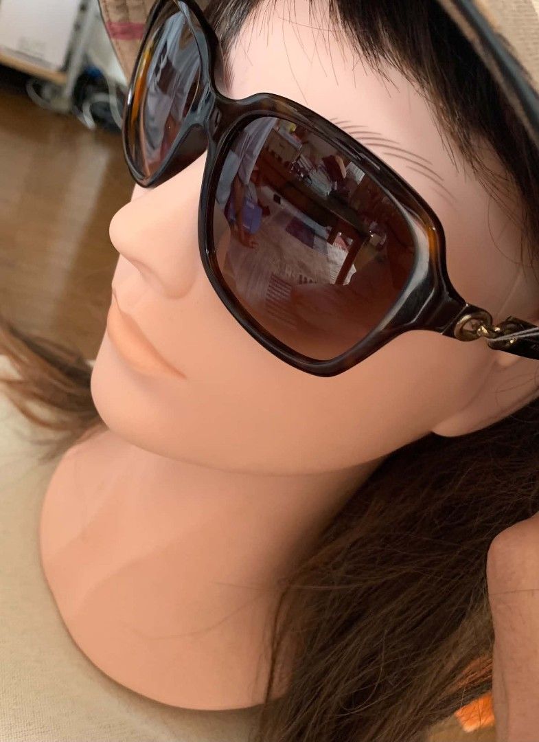 Coach Sunglasses 135 Size with Dust Bag (Category: Sunglasses & Eyewear) located in Caloocan City. Submitted by nobleflower_4c42cc (Listing ID 1464805373, Image 3). Description: - Brand: Coach - Size: 135 - Design: Tortoise shell frames with green patterned arms and gold chain link details - Condition: Lenses have zero scratches, original tag still attached - Inclusions: Black protective dust bag - Ideal for: Stylish everyday sun protection.