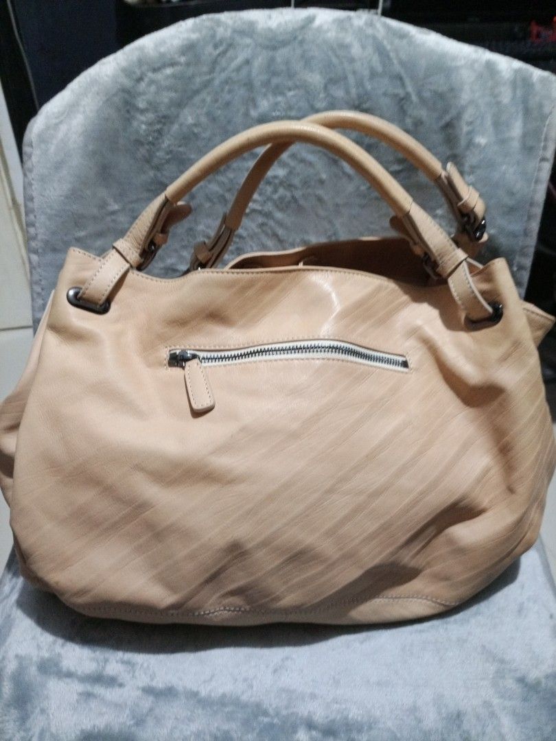 COBRA Shoulder/ Hand Bag ( soft Leather ) (Category: Shoulder Bags) located in Davao. Submitted by hermiepiam75360 (Listing ID 1464870549, Image 3). Description: .