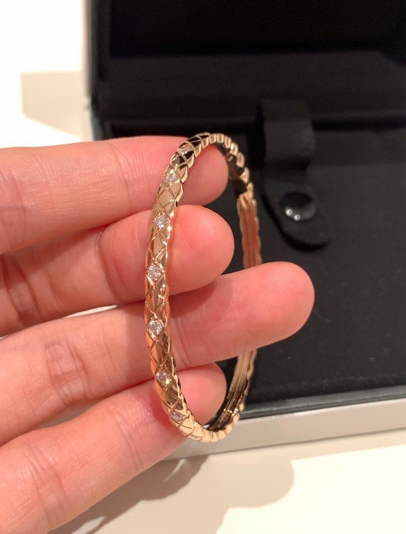 Coco Bracelet （分類：手鍊）位於 Hong Kong。 由 dreya11 提交（商品編號 1464894591，圖片 1）。簡介： 半圈鑽款式，另一半係光面 玫瑰金、Size 17 對於本人嚟講有啲大 佩戴方式無分別。