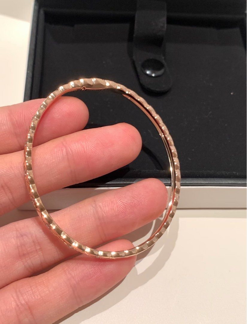 Coco Bracelet （分類：手鍊）位於 Hong Kong。 由 dreya11 提交（商品編號 1464894591，圖片 2）。簡介： 半圈鑽款式，另一半係光面 玫瑰金、Size 17 對於本人嚟講有啲大 佩戴方式無分別。