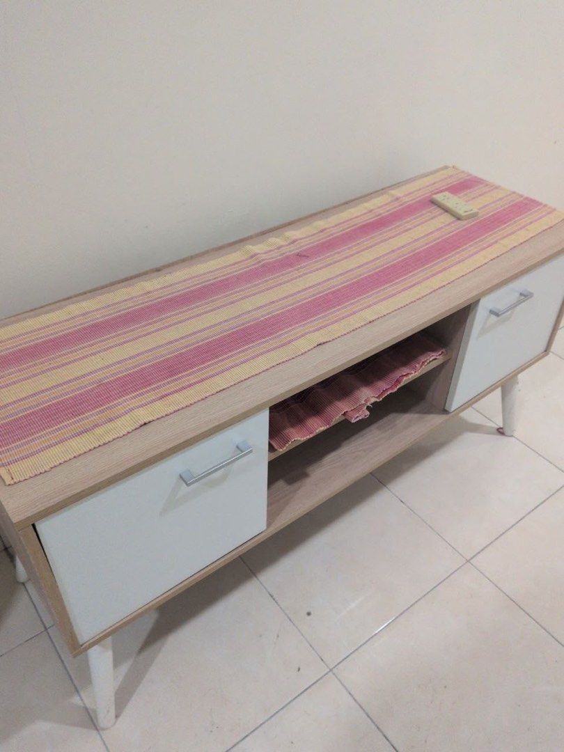 Coffee Table (Category: Tables & Sets) located in Permatang Pauh. Submitted by kalai_29 (Listing ID 1464916321, Image 2). Description: Pick up/Lalamove: Damansara Perdana Helping sister to clear the place before moving. Price negotiable. Just want to clear the house .