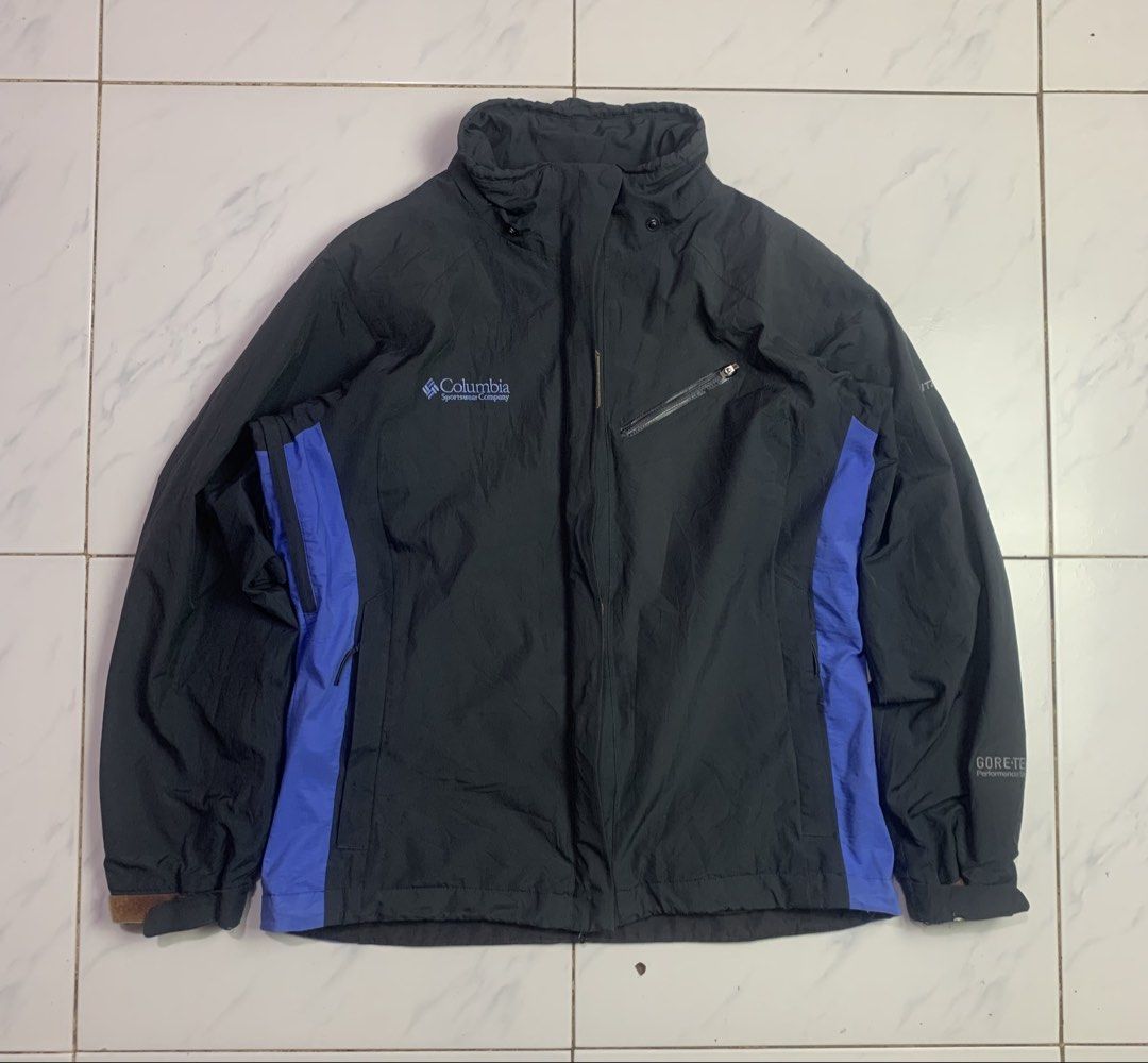 Columbia goretex (Category: Coats, Jackets and Outerwear) located in Davao. Submitted by frnzy05 (Listing ID 1464825007, Image 1). Description: Columbia goretex windbreaker (for hiking) Size - Medium in tag (for womens ata to) Width - 22 Length - 25 Issues - Missing hood and natanggal kalahatu puller sa chest Color rate - 9.5/10 Condition - Very good 749 + sf.