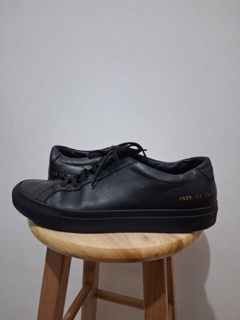 Common projects size 42 (Category: Sneakers) located in Tarlac. Submitted by christopher.24 (Listing ID 1464871451, Image 1). Description: excellent condition legit.