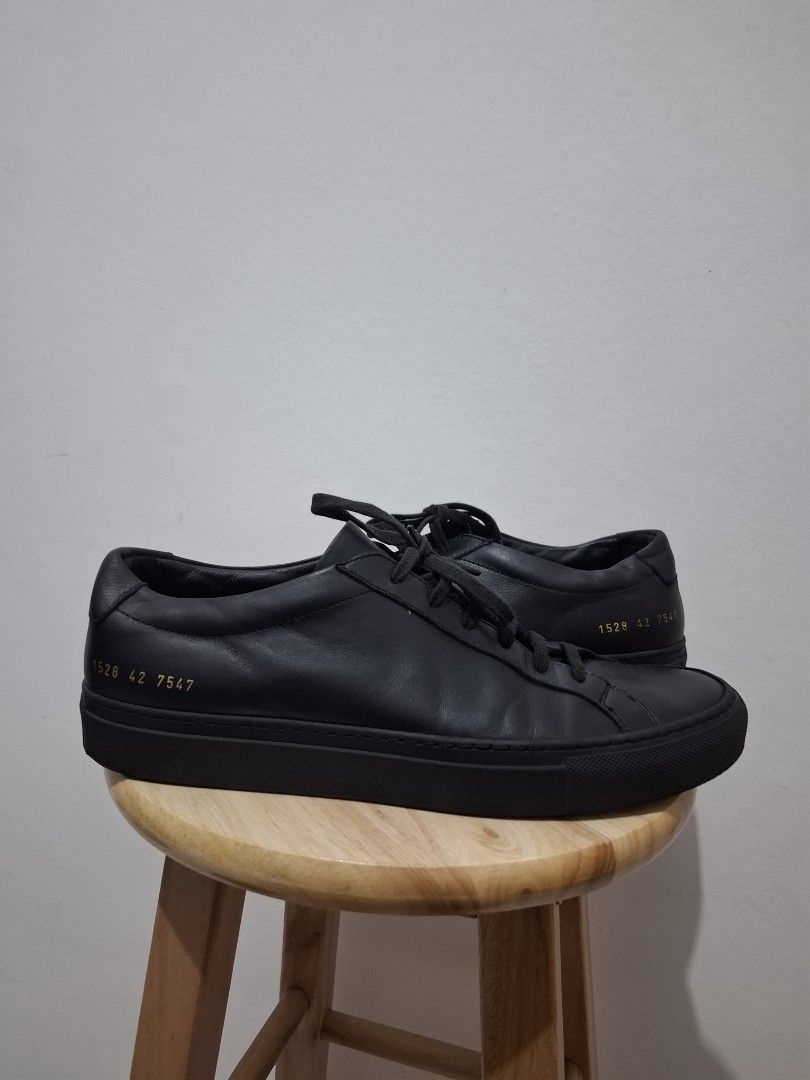 Common projects size 42 (Category: Sneakers) located in Tarlac. Submitted by christopher.24 (Listing ID 1464871451, Image 2). Description: excellent condition legit.