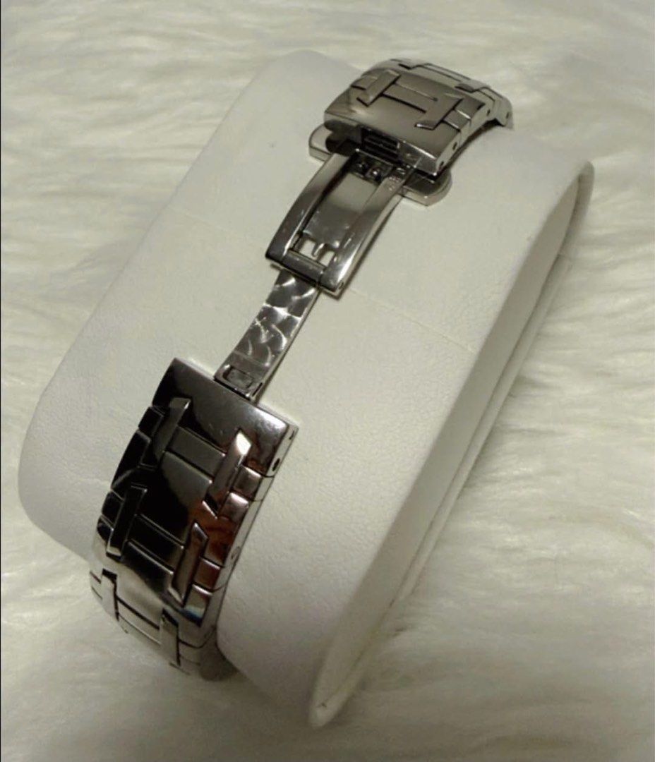 Concord Ladies Watch (Category: Luxury Watches) located in Quezon City. Submitted by liezl.marie (Listing ID 1464803669, Image 3). Description: A women’s C0ncord Saratoga stainless steel and diamond wristwatch, a mother-of-pearl dial and a diamond-set bezel. 33,500 Open for layaway. Disclaimer: We are not affiliated, associated, authorized, endorsed by or in any way officially connected with any other company or luxury brand. All copyrights are r