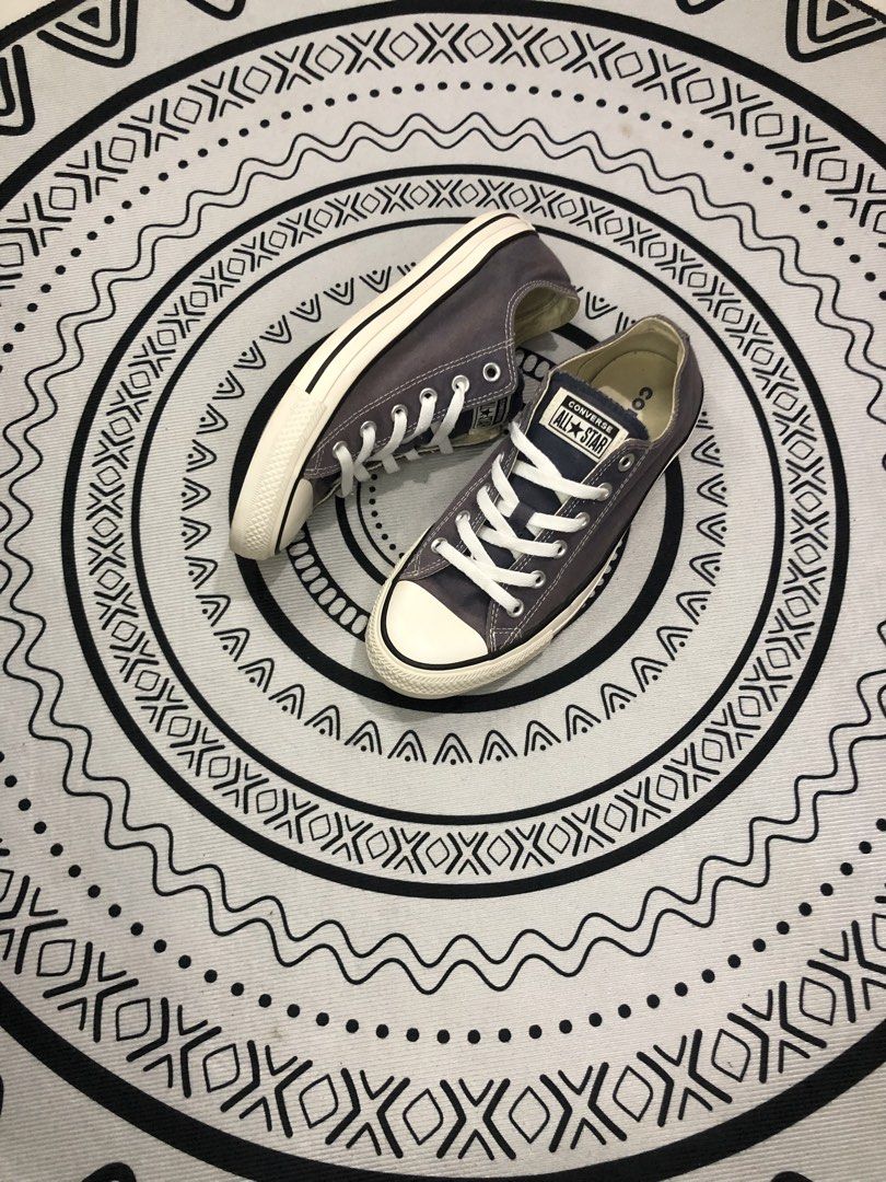 Converse Classic Low Blue 🔥 (Category: Sneakers) located in Quezon City. Submitted by sjts22 (Listing ID 1464934940, Image 2). Description: •Verygood condition •Minimal heeldrag.