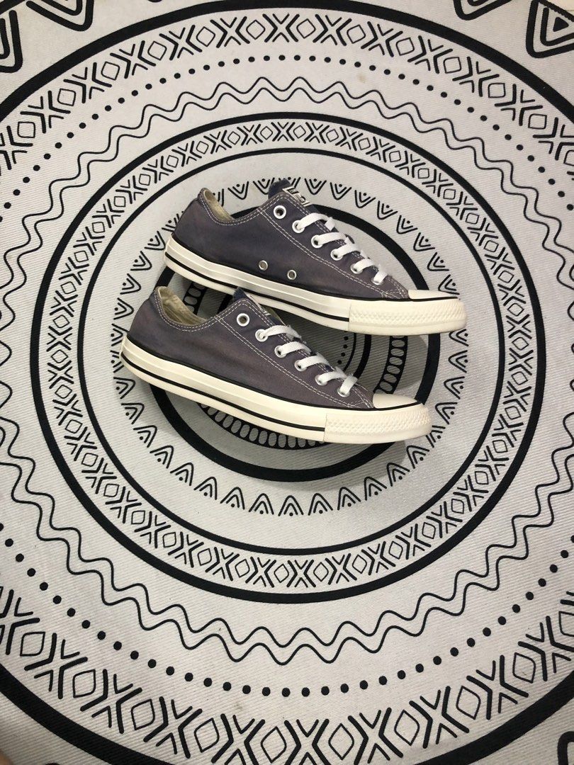 Converse Classic Low Blue 🔥 (Category: Sneakers) located in Quezon City. Submitted by sjts22 (Listing ID 1464934940, Image 1). Description: •Verygood condition •Minimal heeldrag.