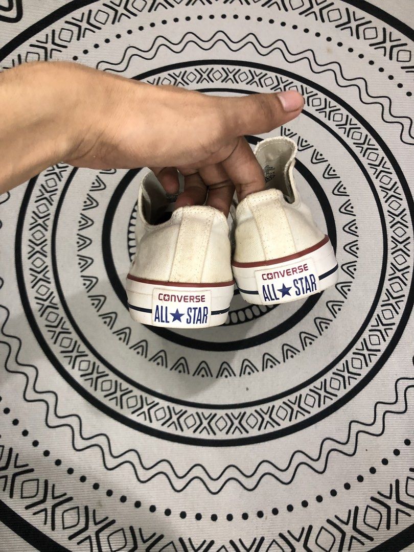 Converse Classic Low White 🔥 (Category: Sneakers) located in Quezon City. Submitted by sjts22 (Listing ID 1464932399, Image 3). Description: •Verygood condition •Good as new .