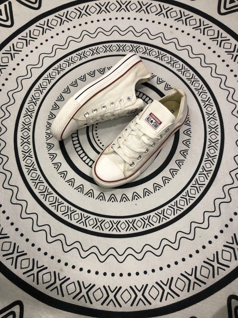 Converse Classic Low White 🔥 (Category: Sneakers) located in Quezon City. Submitted by sjts22 (Listing ID 1464932399, Image 2). Description: •Verygood condition •Good as new .