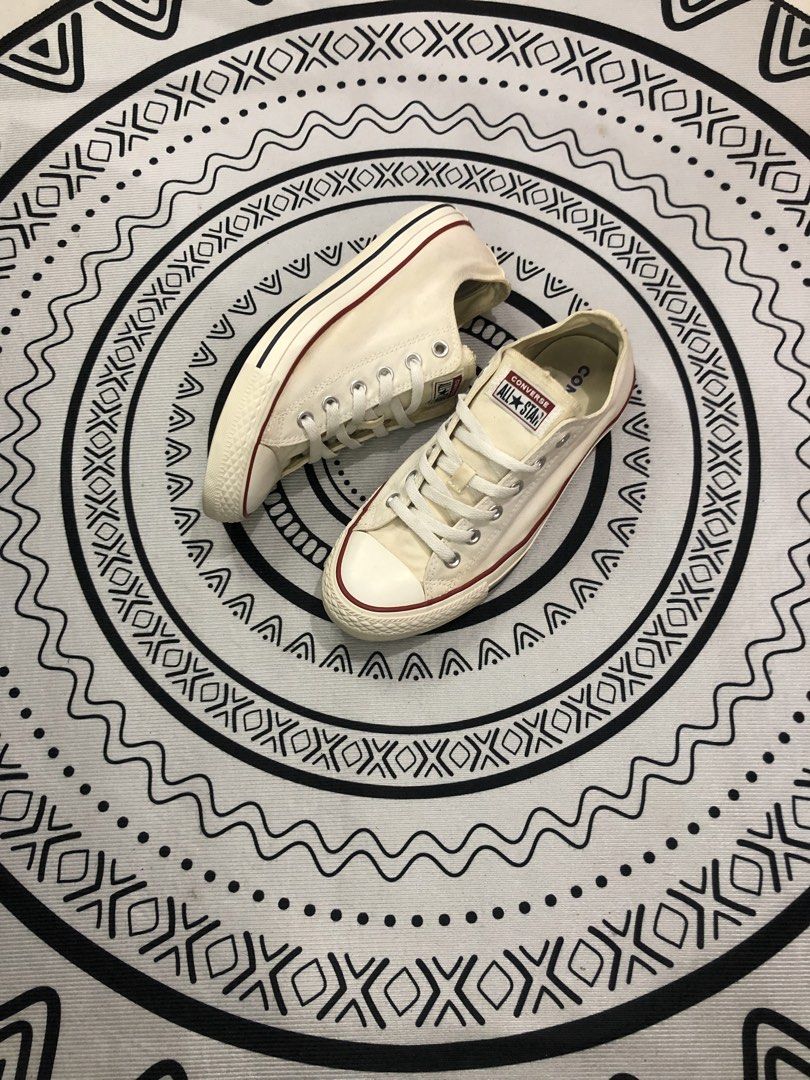 Converse Classic Low White 🔥 (Category: Sneakers) located in Quezon City. Submitted by sjts22 (Listing ID 1464935183, Image 3). Description: •Verygood condition •Good as new .