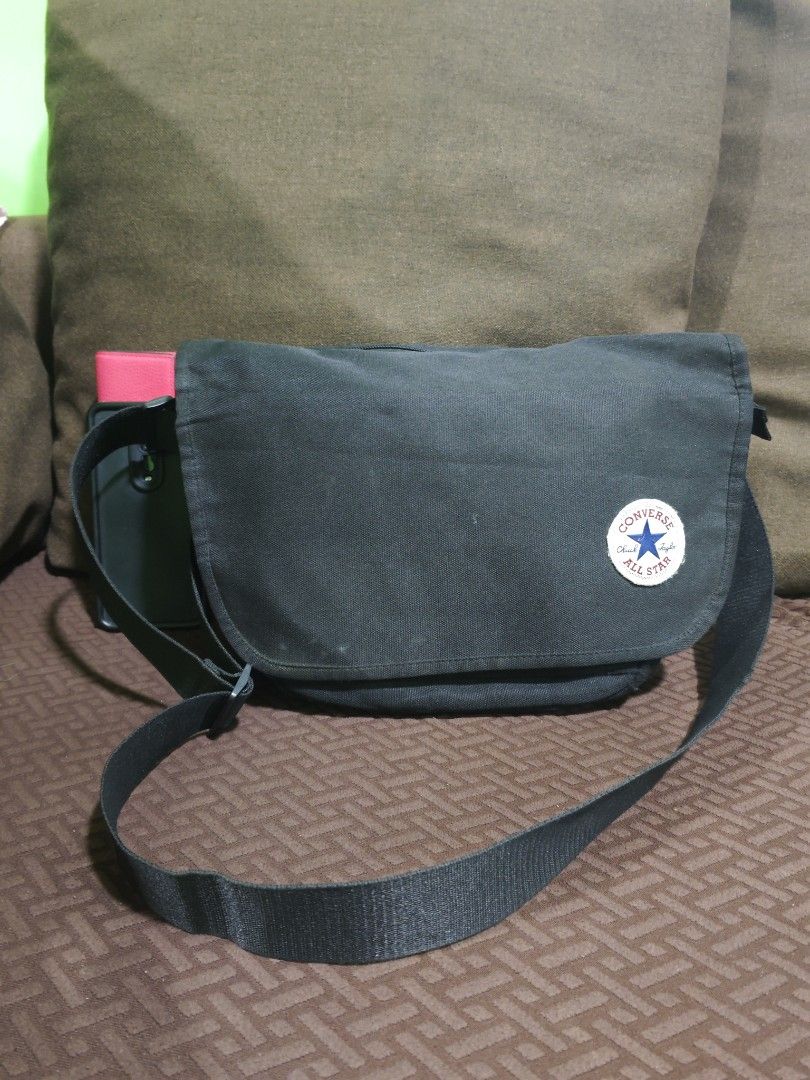 Converse small messenger bag (Category: Sling Bags) located in Pili. Submitted by zaneombao03491 (Listing ID 1464900191, Image 1). Description: .