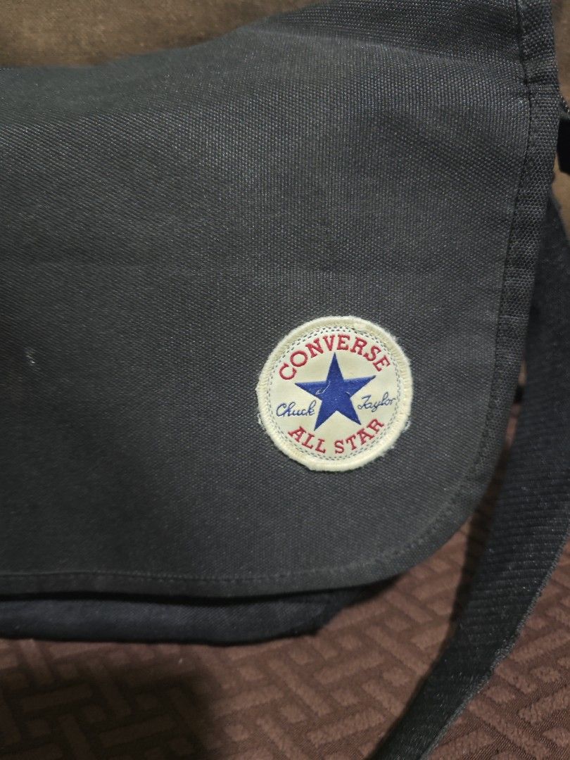 Converse small messenger bag (Category: Sling Bags) located in Pili. Submitted by zaneombao03491 (Listing ID 1464900191, Image 2). Description: .