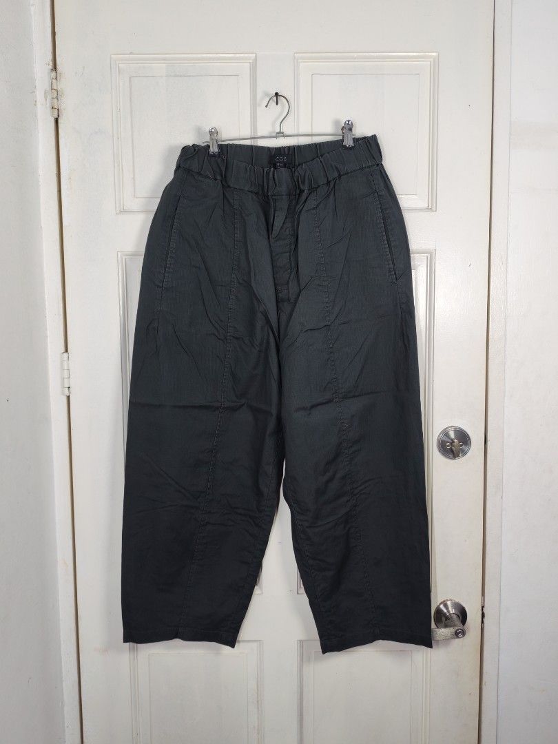 COS barrel pants (Category: Chinos) located in Manila. Submitted by potato.ph (Listing ID 1464807905, Image 1). Description: COS Dimensions: Waist 28-48 Height 37 Inseam 26 Hem 9.