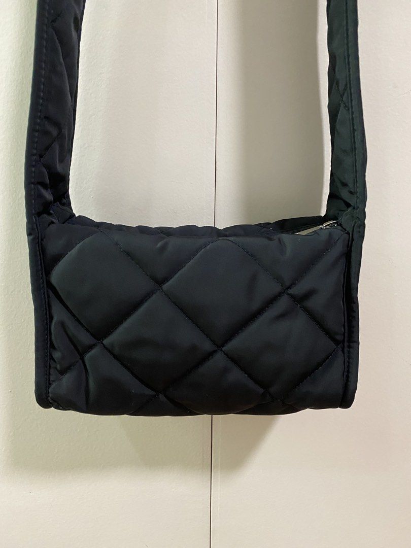 COS mini-diamond quilted crossbody (preloved) (Category: Cross-body Bags) located in San Juan City. Submitted by rostorres (Listing ID 1464815134, Image 1). Description: LAST PRICE posted, no more haggling please 🙏 COS Diamond-Quilted Crossbody Bag in black. This compact, lightweight bag is crafted from textured, quilted material featuring a signature geometric diamond pattern. It includes a wide, comfortable shoulder strap and a secure top-zip 