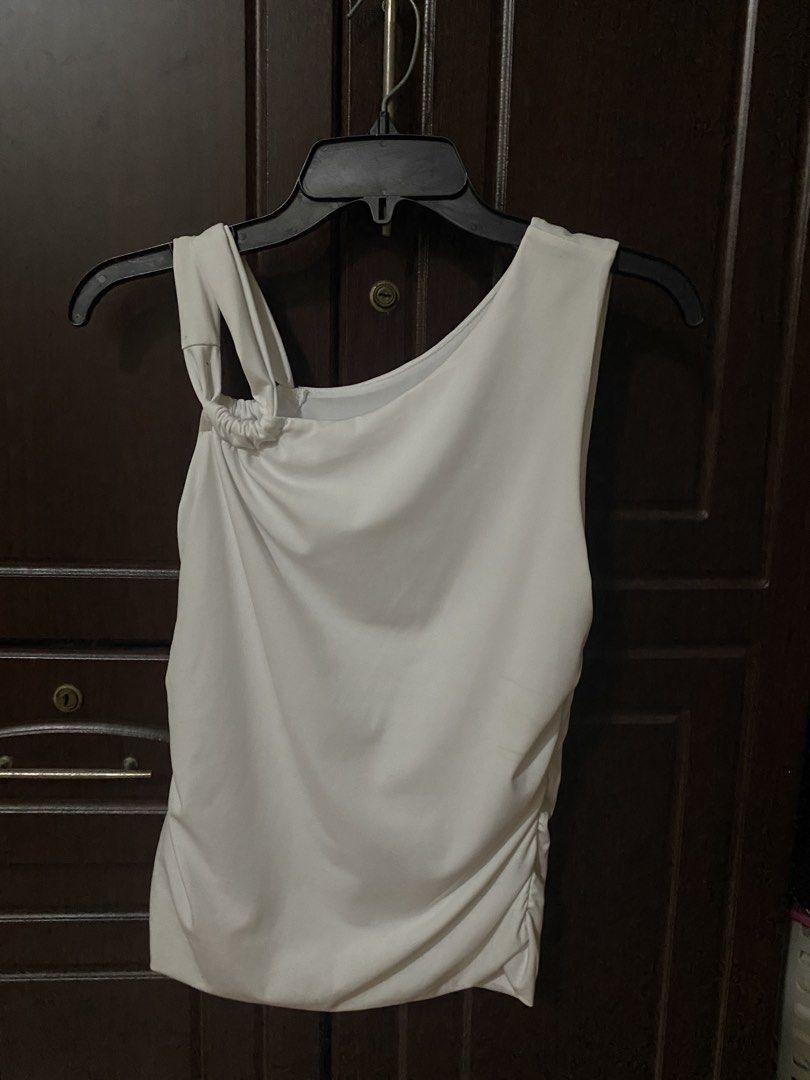 Cotton On Addison Twist Shoulder Top (Category: Sleeveless) located in Manila. Submitted by hiroknowsss (Listing ID 1464904661, Image 1). Description: - Brand: Cotton On - Size: L - Color: White - Design: One-shoulder with unique strap & cute side ruching - Fabric: Comfortable and stretchy - Style: Versatile basic, easy to dress up or down.