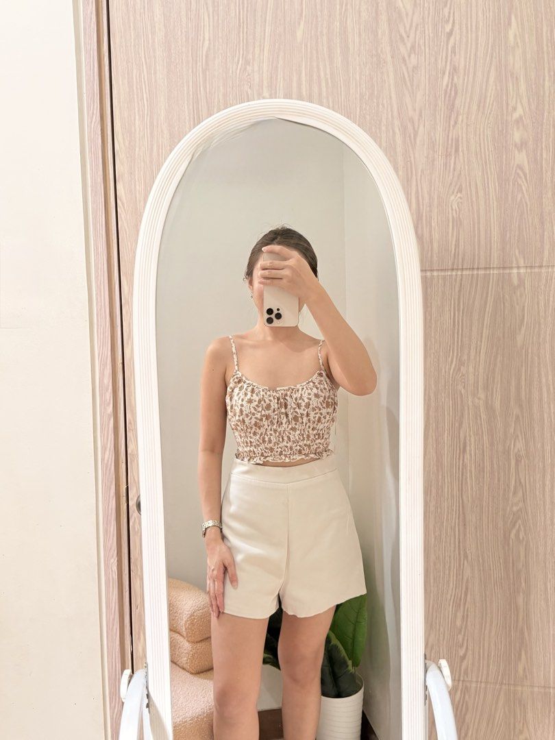 Cotton on sexy top (Category: Sleeveless) located in Quezon City. Submitted by kaye_oineza (Listing ID 1464797964, Image 2). Description: Smock back 🤎 Sexy Top Small-Medium Brand: COTTON ON.