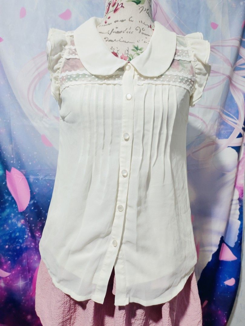 Cream apricot collared sleeveless top (Category: Blouses) located in Pateros City. Submitted by soshifem (Listing ID 1464957024, Image 3). Description: size small so pretty in actual.