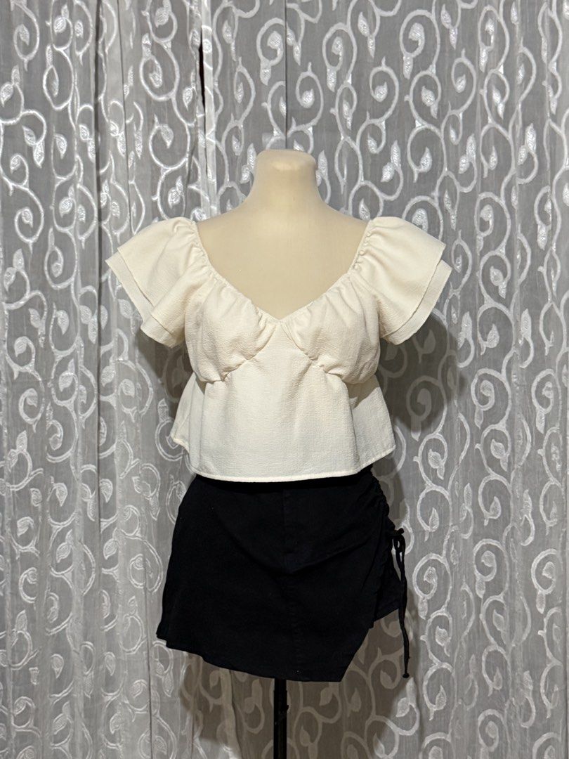 Cream crop top blouse (Category: Blouses) located in Manila. Submitted by yoshi.exe (Listing ID 1464962915, Image 2). Description: .