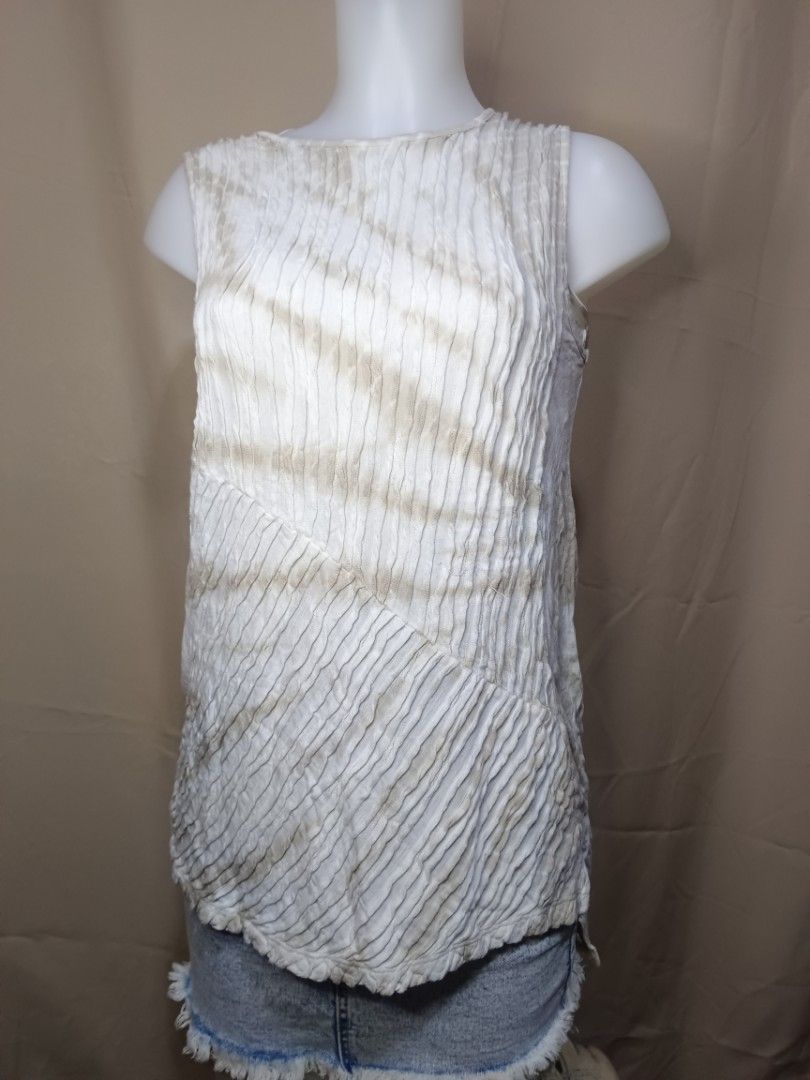 Crinkled sleeveless top beige white tie dye pattern (Category: Sleeveless) located in Manila. Submitted by rabpisces23 (Listing ID 1464963915, Image 2). Description: - Sleeveless top with an all-over crinkled texture - Chic white and beige diagonal tie-dye pattern - Rounded hemline that hits right around the hips - Easy pullover style made from lightweight material - Versatile neutral piece, great for warm weather outfits.