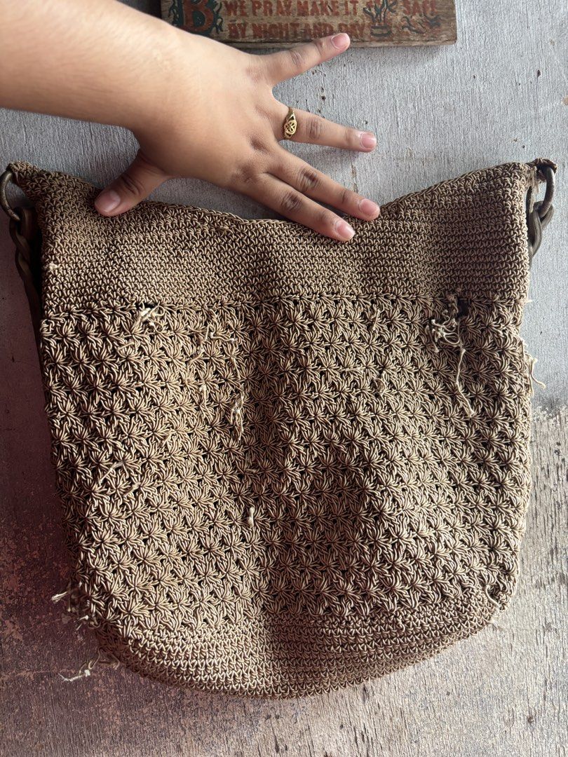 Crocheted brown shoulder bag with leather strap (Category: Shoulder Bags) located in Quezon City. Submitted by lrahc__ (Listing ID 1464798028, Image 2). Description: .