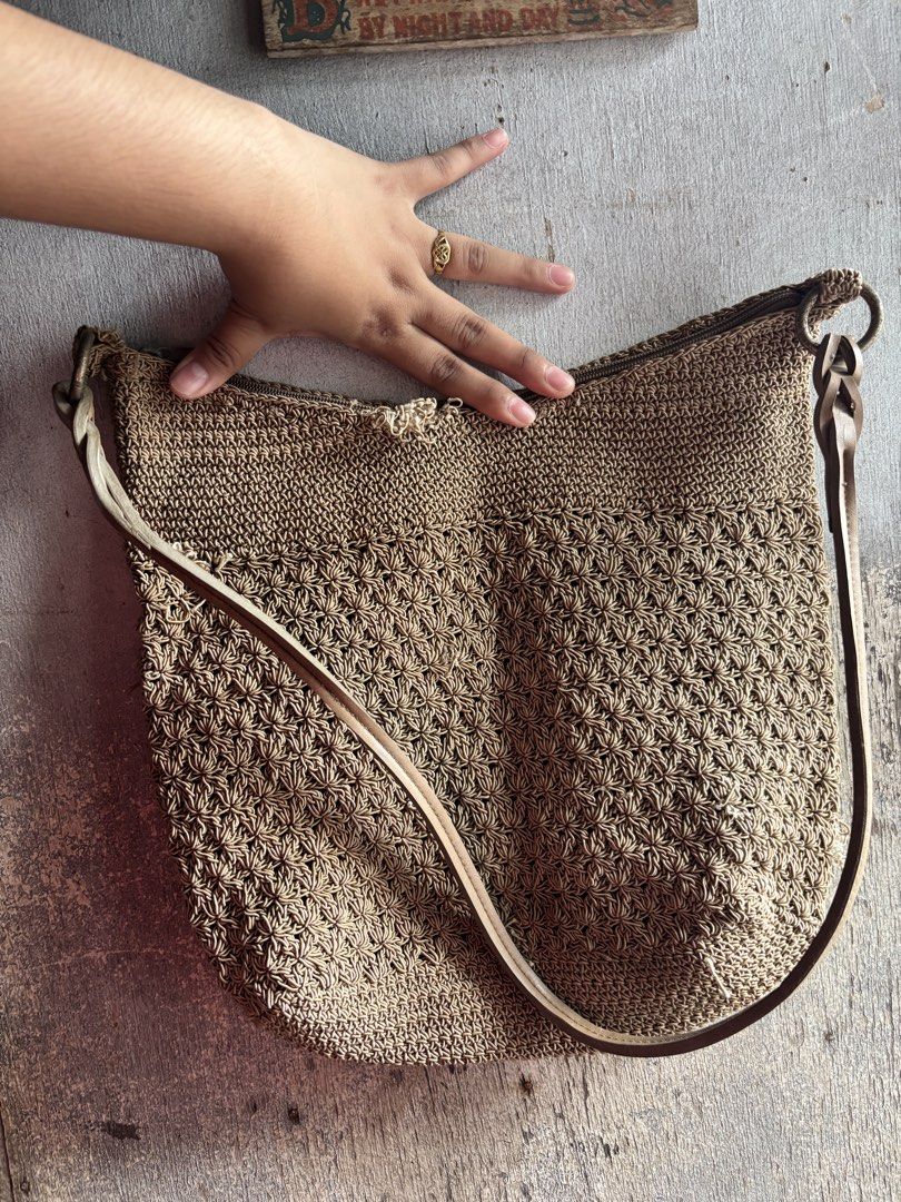Crocheted brown shoulder bag with leather strap (Category: Shoulder Bags) located in Quezon City. Submitted by lrahc__ (Listing ID 1464798028, Image 1). Description: .