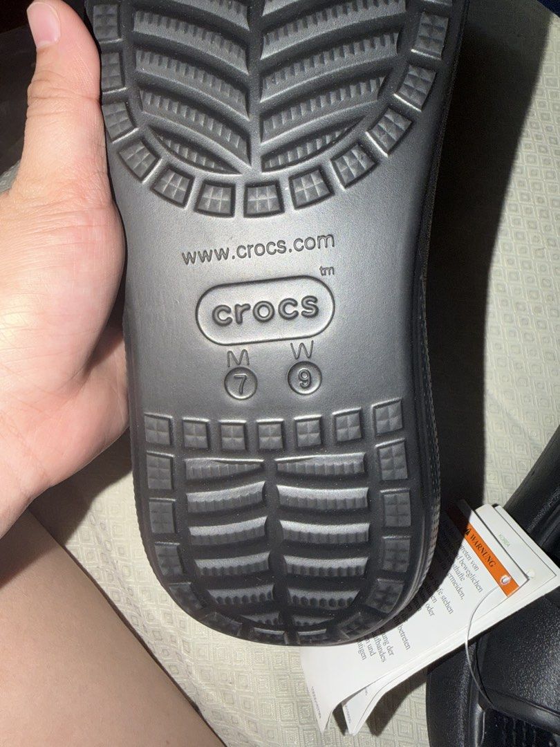 Crocs Classic Crush Sandal Size 9 (Category: Slippers and slides) located in Marikina City. Submitted by mqplr (Listing ID 1464913275, Image 3). Description: RFS: WRONG SIZE.