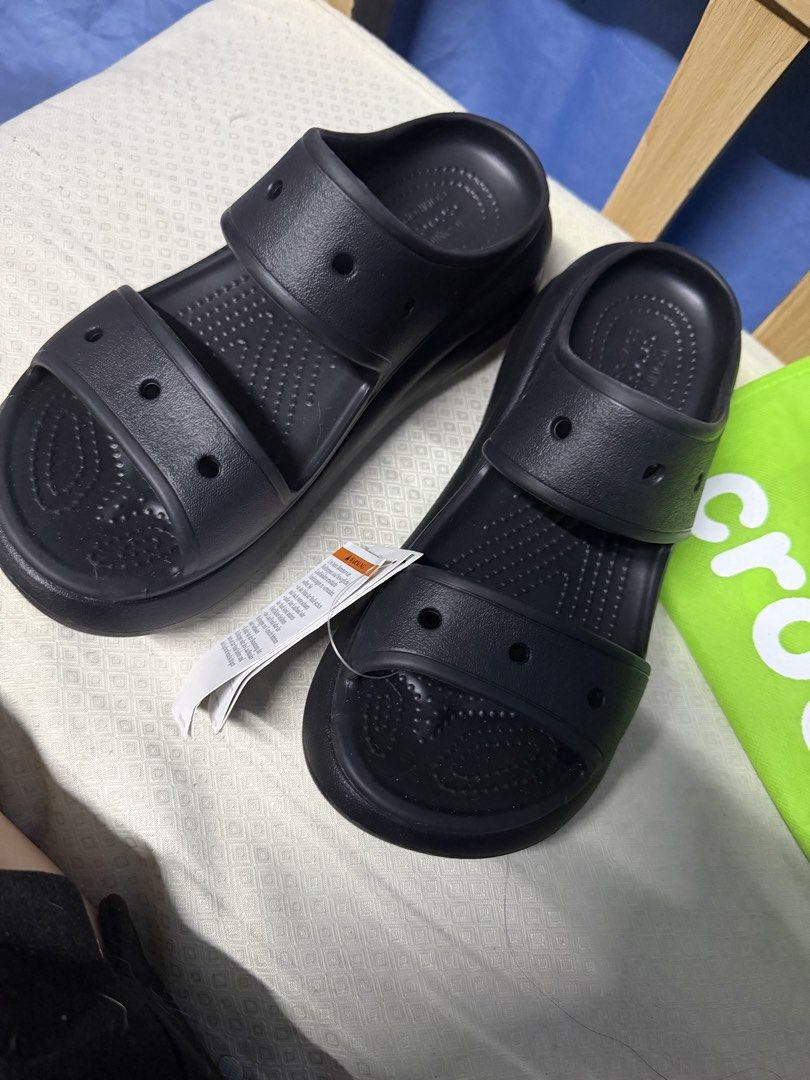 Crocs Classic Crush Sandal Size 9 (Category: Slippers and slides) located in Marikina City. Submitted by mqplr (Listing ID 1464913275, Image 2). Description: RFS: WRONG SIZE.