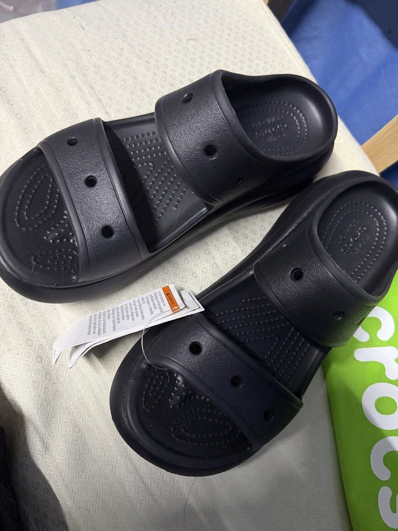 Crocs Classic Crush Sandal Size 9 (Category: Slippers and slides) located in Marikina City. Submitted by mqplr (Listing ID 1464913275, Image 1). Description: RFS: WRONG SIZE.