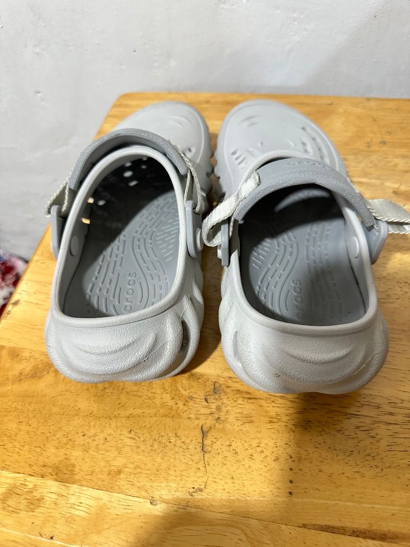 Crocs Echo Clog Grey (Category: Babies & Kids Fashion) located in Antipolo. Submitted by gapzc0811 (Listing ID 1464791797, Image 2). Description: - Authentic Grey Crocs Echo Clogs - Size: J1 (marked on bottom sole) - Unique sculpted design with cut-out ventilation holes - Adjustable top strap for a secure, custom fit - Lightweight and extremely comfortable for daily wear.