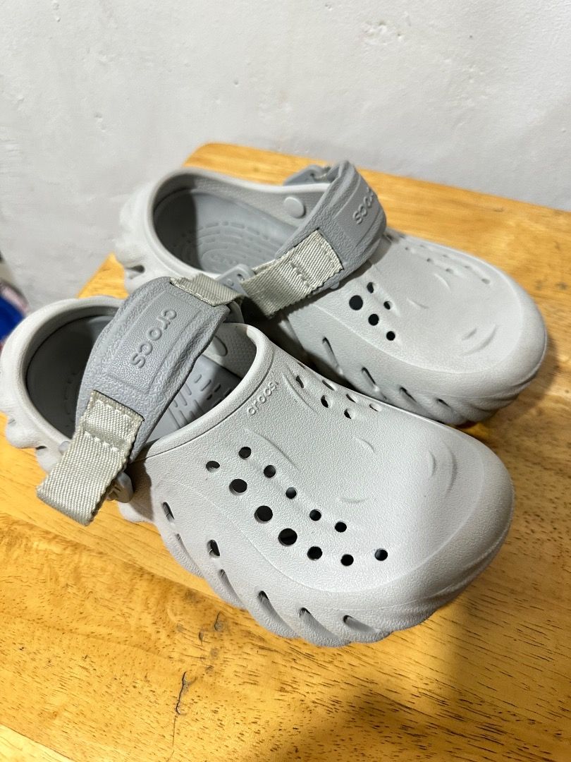 Crocs Echo Clog Grey (Category: Babies & Kids Fashion) located in Antipolo. Submitted by gapzc0811 (Listing ID 1464791797, Image 1). Description: - Authentic Grey Crocs Echo Clogs - Size: J1 (marked on bottom sole) - Unique sculpted design with cut-out ventilation holes - Adjustable top strap for a secure, custom fit - Lightweight and extremely comfortable for daily wear.