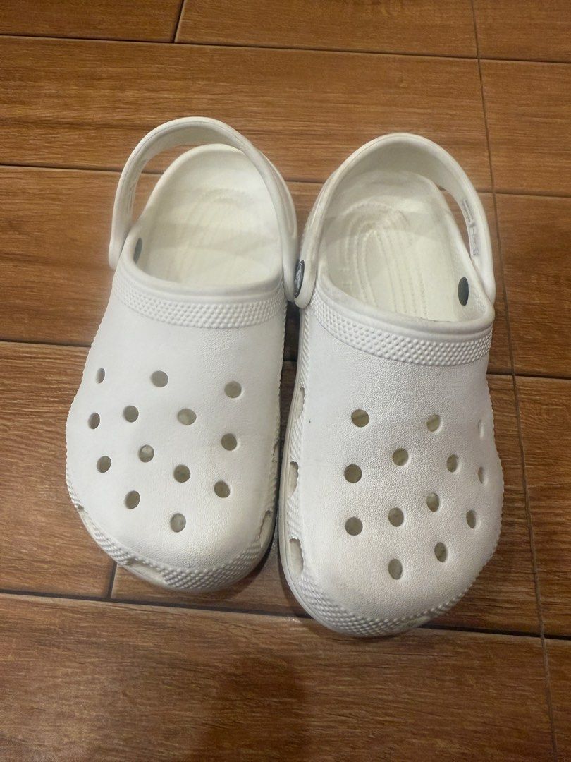 Crocs J1 white (original) -(20cm) (Category: Babies & Kids Fashion) located in Binan City. Submitted by 11ellajura17512 (Listing ID 1464906623, Image 1). Description: .