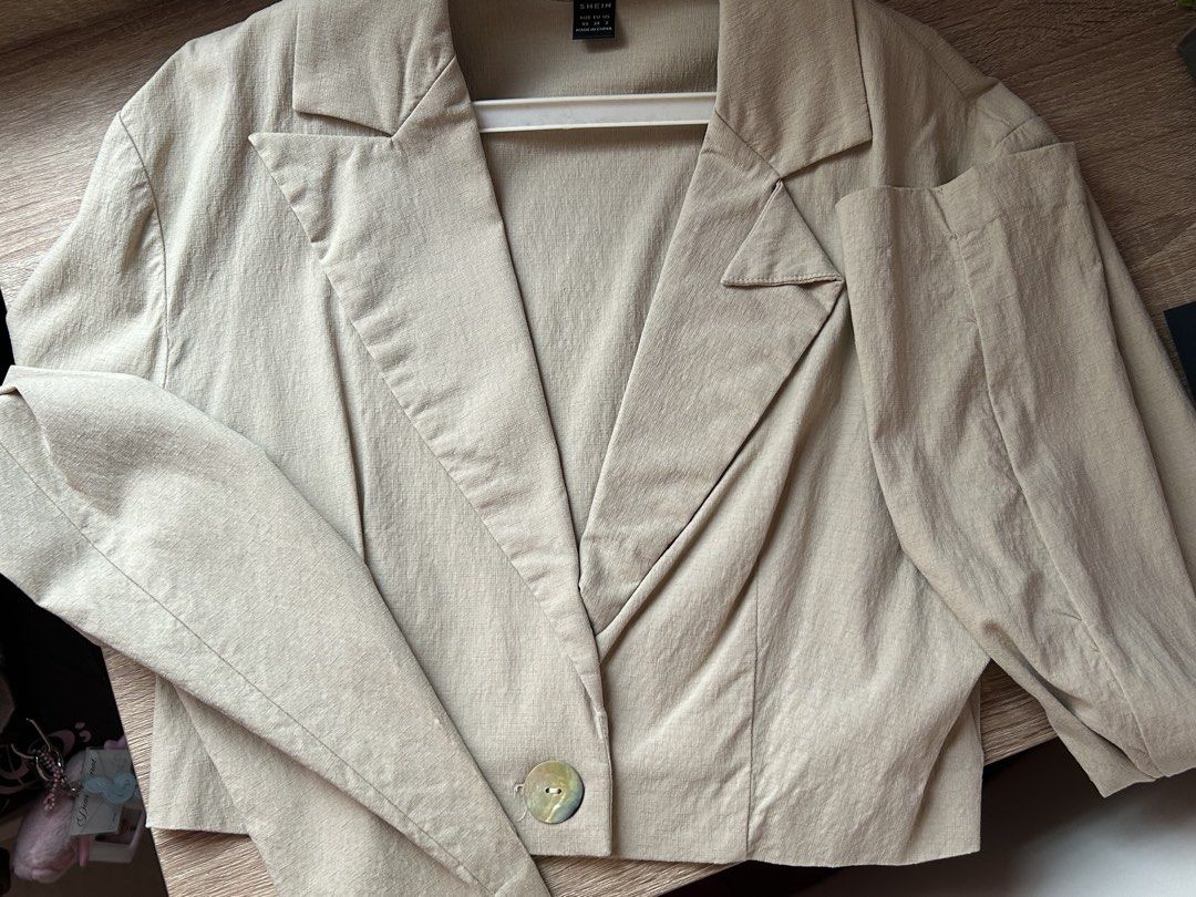 Cropped Khaki Blazer (Category: Coats, Jackets and Outerwear) located in Pasay City. Submitted by jks.ells (Listing ID 1464780054, Image 2). Description: - xs on tag but fits xs to small - never been used - rfs: decluttering - dm for more ques!.