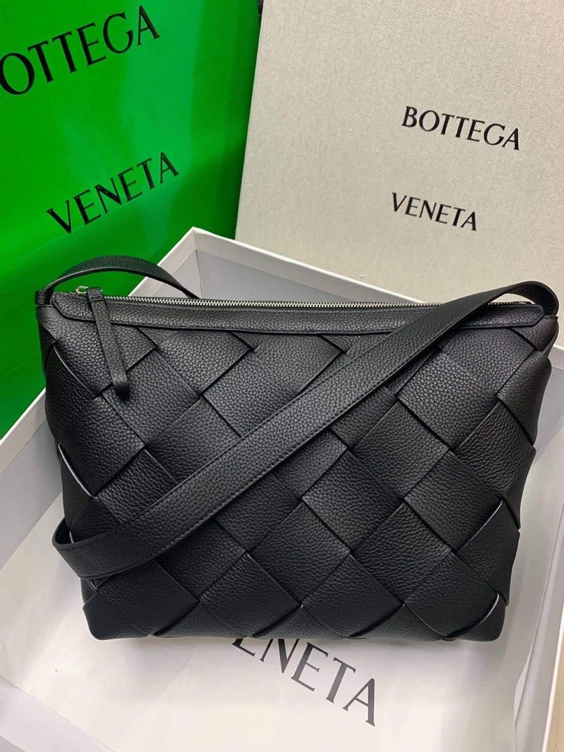 Cross Body Bag 39Cm (Category: Shoulder Bags) located in Manila. Submitted by grandtree-aa68 (Listing ID 1464809318, Image 3). Description: Authenticity is nit guaranteed .