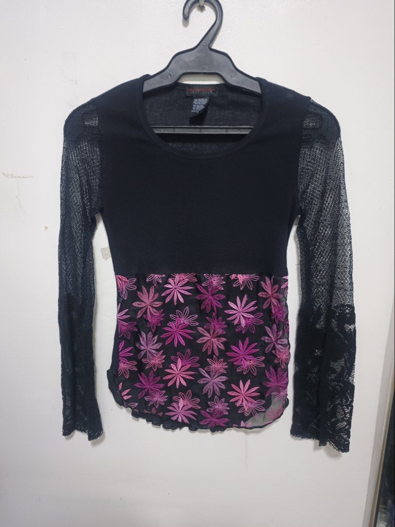 CUSTO BARCELONA (Category: Longsleeves) located in Dasmarinas. Submitted by jessputrages (Listing ID 1464797050, Image 1). Description: For sale Custo Barcelona Excellent condition No issue 1500 shipped Pm for more details.