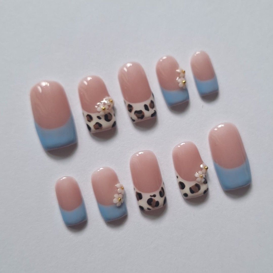 Custom press on nails (Category: Hands & Nails) located in Quezon City. Submitted by luxetips_pressph (Listing ID 1464781552, Image 2). Description: Custom Press On Nails for 250-350php Any shape and length message to order and for inquiries! Inclusions: 📌 Nail Prep Kit (Alcohol Pads, Cuticle Pusher, Nail File) 📌Jelly Glue 📌 Care Card 📌Press On Nails.